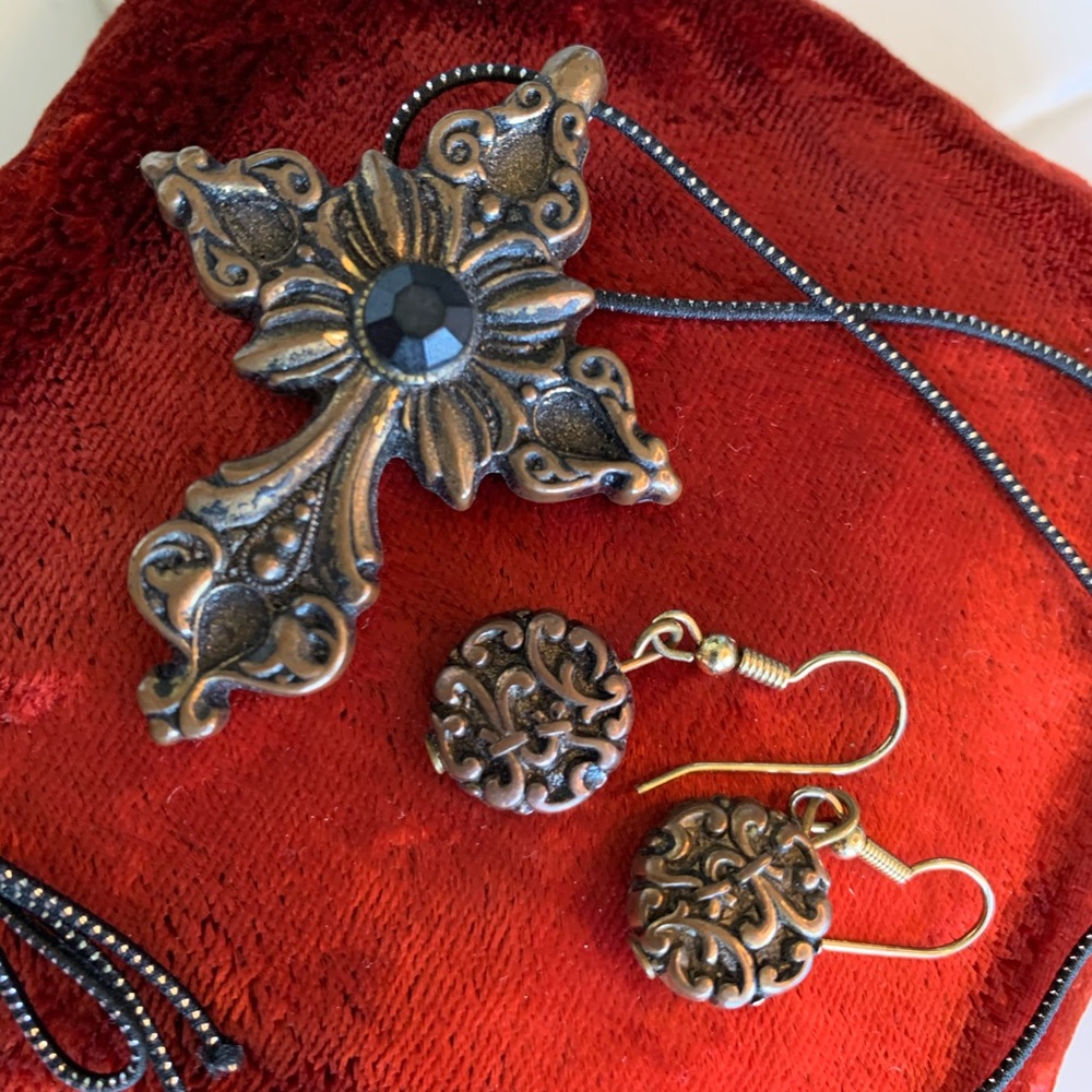 Authentic Lisa V 💃 necklace/earrings